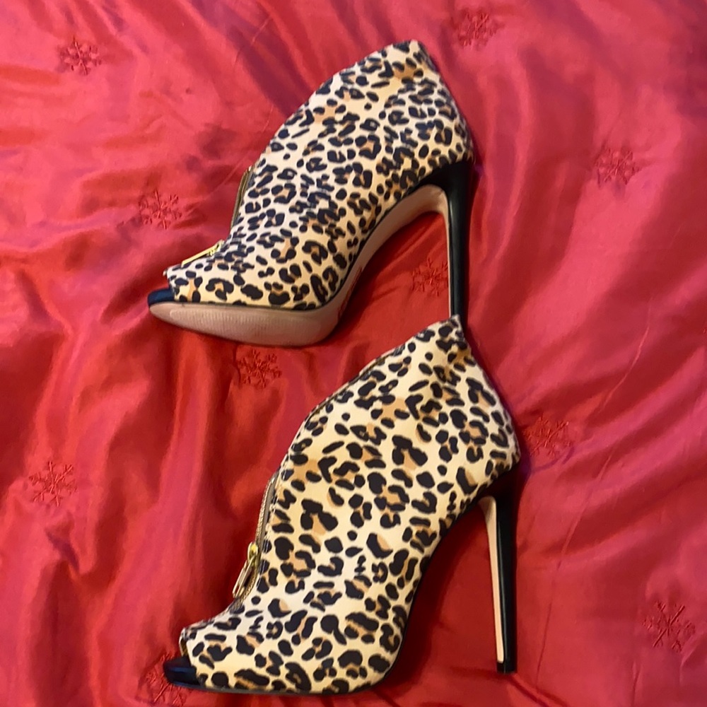 Peep toe Booties